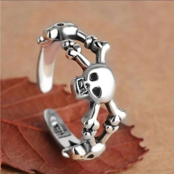 The Dainty Skulls Ring in antiqued silver 925 - Picture 1 of 5